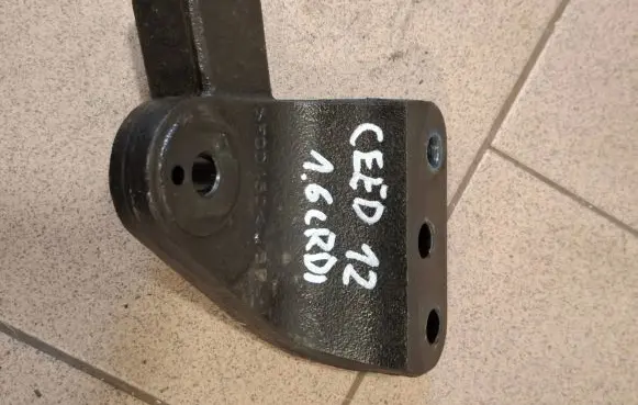 KIA Ceed Gearbox mounting bracket