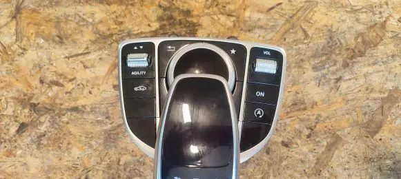 Head unit multimedia control