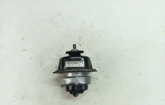 Engine mount bracket
