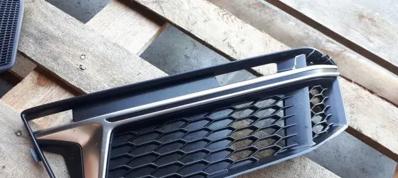 Audi A4 S4 B9 8W Front bumper lower grill 8W0807681H