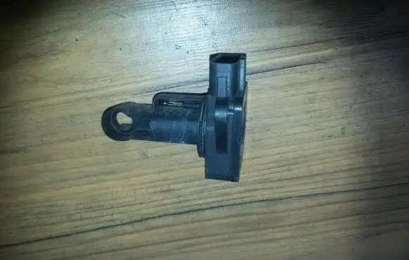 Toyota Corolla E120 E130 Mass air flow meter 2220422010 197400-2030
