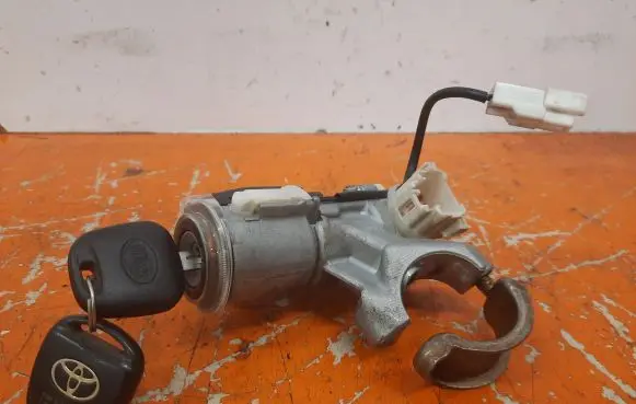 Toyota Previa (XR30, XR40) II Ignition lock 89783-28060