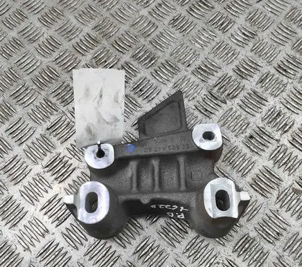 Citroen C4 II Engine mounting bracket 9826364780