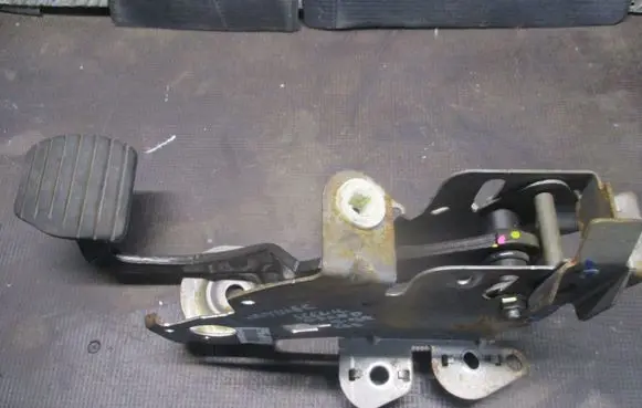 Renault Scenic III - Grand scenic III Brake pedal 465010016R