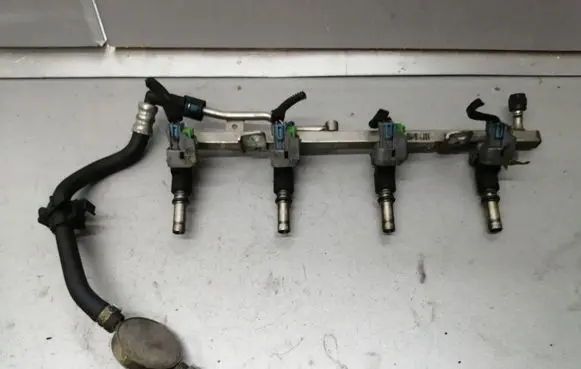 Opel Astra H Fuel injectors set 25380933 55559375