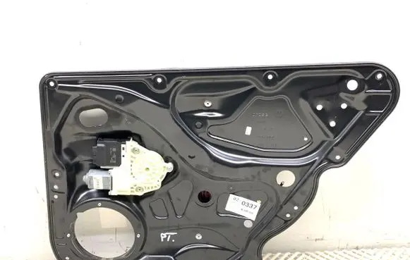 Volkswagen PASSAT B7 Rear door window regulator with motor 3AA839756