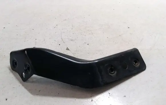 Mercedes-Benz C W204 Front bumper mounting bracket A2046200285