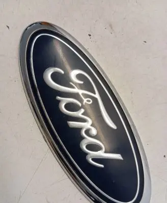 Manufacturer badge logo/emblem