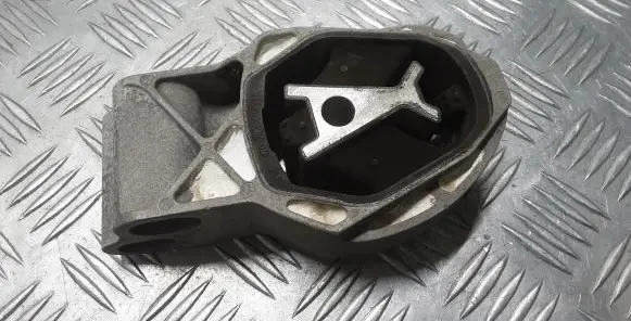 Volvo XC40 Engine mount bracket 8888765038