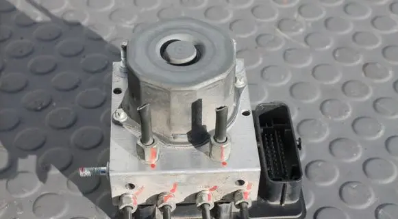 Suzuki SX4 S-Cross ABS Pump 61MH0