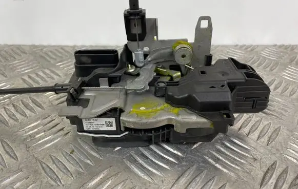 Volvo XC90 Front door lock 31349891
