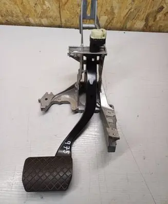 Audi A4 S4 B7 8E 8H Pedal assembly 8E1721117A