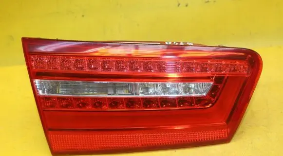 Tailgate rear/tail lights