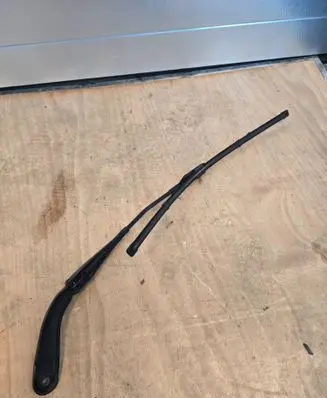 BMW 1 F20 F21 Front wiper blade arm W000026577B