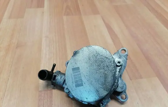 Opel Vivaro Vacuum pump 8200845984 146502440R 0990493
