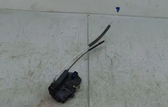 Opel Zafira A Front door lock 24444015