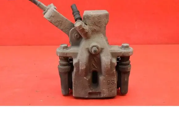 Suzuki Grand Vitara I Rear brake caliper