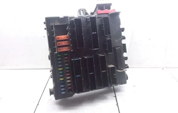 Opel Signum Fuse module 13205781 460028260