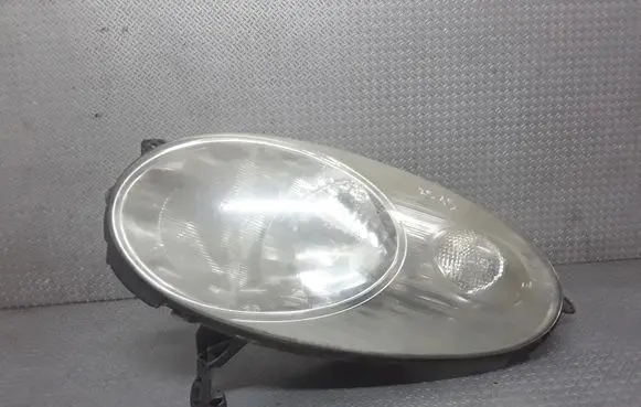 Nissan Micra Headlight/headlamp 89007101