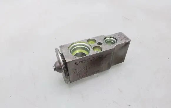 Volvo S60 Air conditioning (A/C) expansion valve 31101177 5037141332