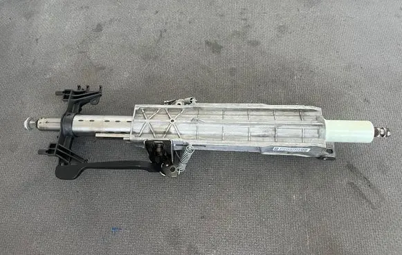 BMW 1 F20 F21 Steering wheel axle 6858559 743034 18110802659