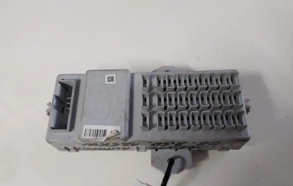 KIA Sorento Fuse module 911713E920 BF3