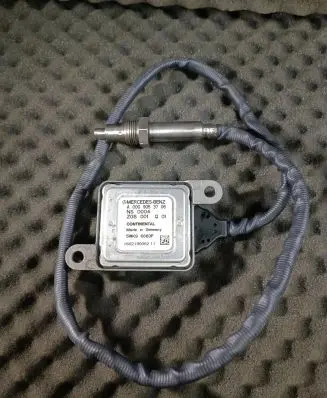 Mercedes-Benz ML W164 Lambda probe sensor A0009053706