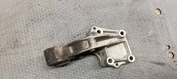 Peugeot 307 Engine mount bracket 011AE5