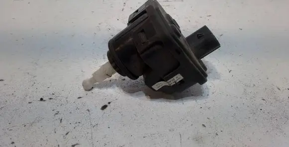 Volvo S40, V40 Headlight level adjustment motor 00728232