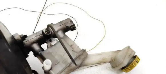 Nissan X-Trail T30 Master brake cylinder