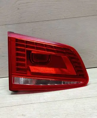 Volkswagen Touareg II Tailgate rear/tail lights 90011072