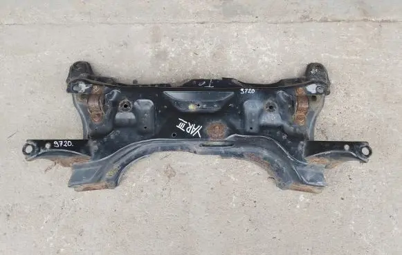 Toyota Yaris Engine mounting bracket
