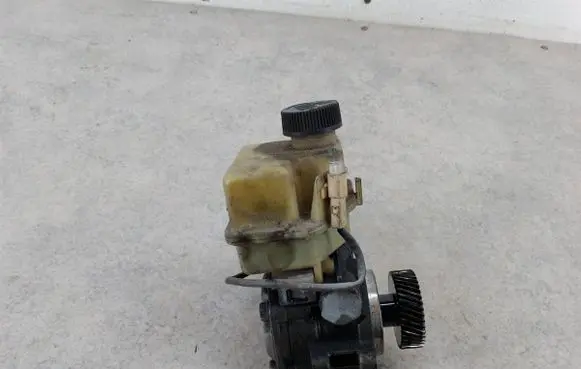 Mazda 5 Power steering pump 