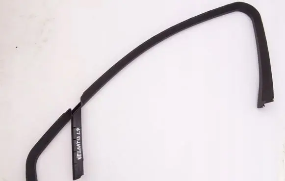 Renault Vel Satis Front door window/glass frame 8200005810