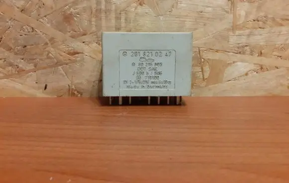 Mercedes-Benz E W124 Other relay 2018210247 1664