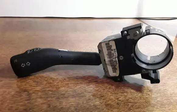 Volkswagen PASSAT B5 Indicator stalk 8L0953513G