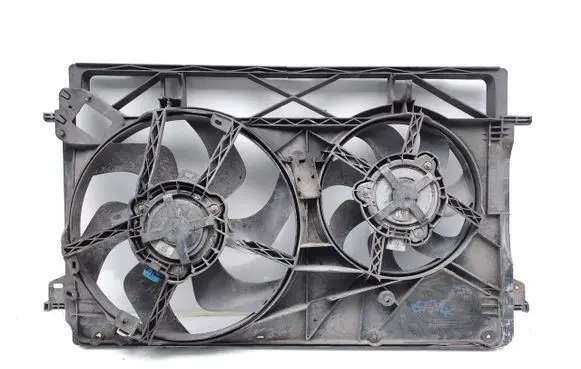 Opel Vivaro Radiator cooling fan shroud 214818795R