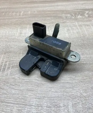 Volkswagen Touran I Tailgate/trunk/boot lock/catch/latch 1T0827505D