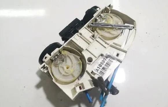 Volkswagen PASSAT B5.5 Climate control unit 