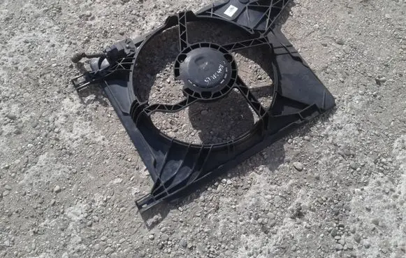 Nissan Qashqai Radiator cooling fan shroud