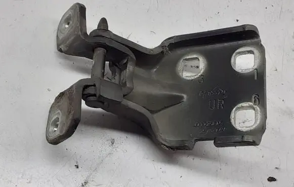 Chrysler Voyager Front door upper hinge