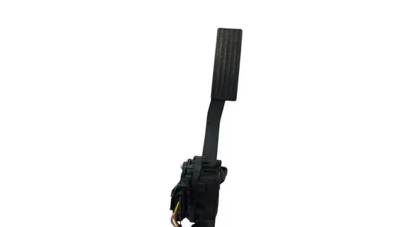 Accelerator throttle pedal