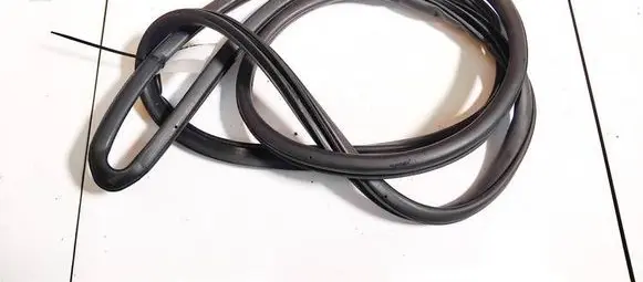 Subaru Forester SH Rubber seal front coupe door 