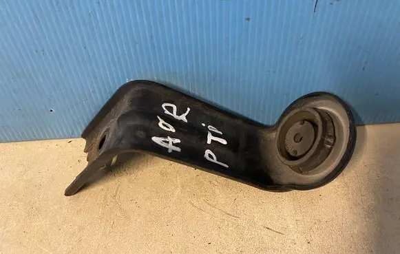 Toyota Avensis T270 Radiator mount bracket 