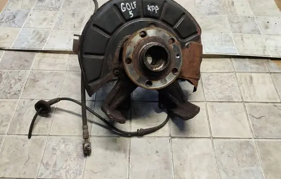 Volkswagen Golf V Front wheel hub