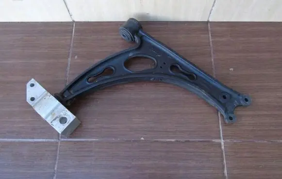 Volkswagen Golf V Front lower control arm/wishbone