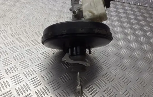 Dacia Sandero Brake booster 472105194R