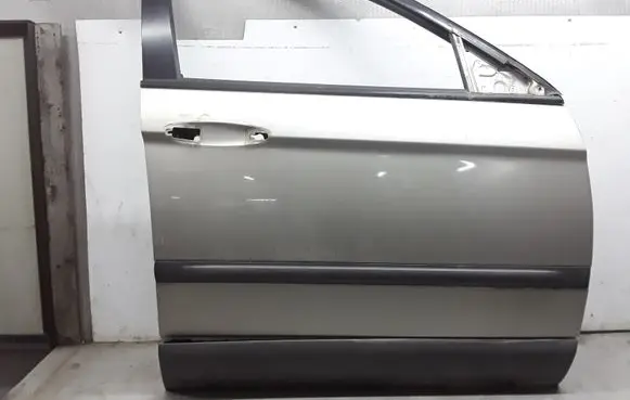 Chrysler Pacifica Front door