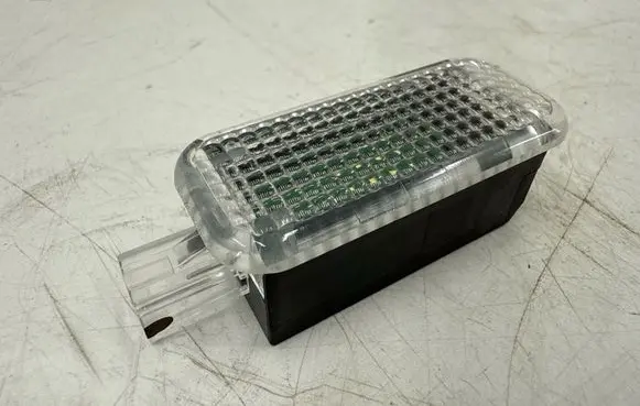 Audi A3 S3 8V Front door interior light 4E0947415