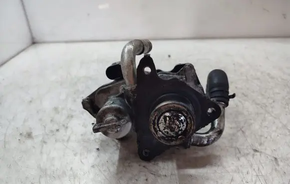 Volkswagen Golf VII EGR valve 04L131501S